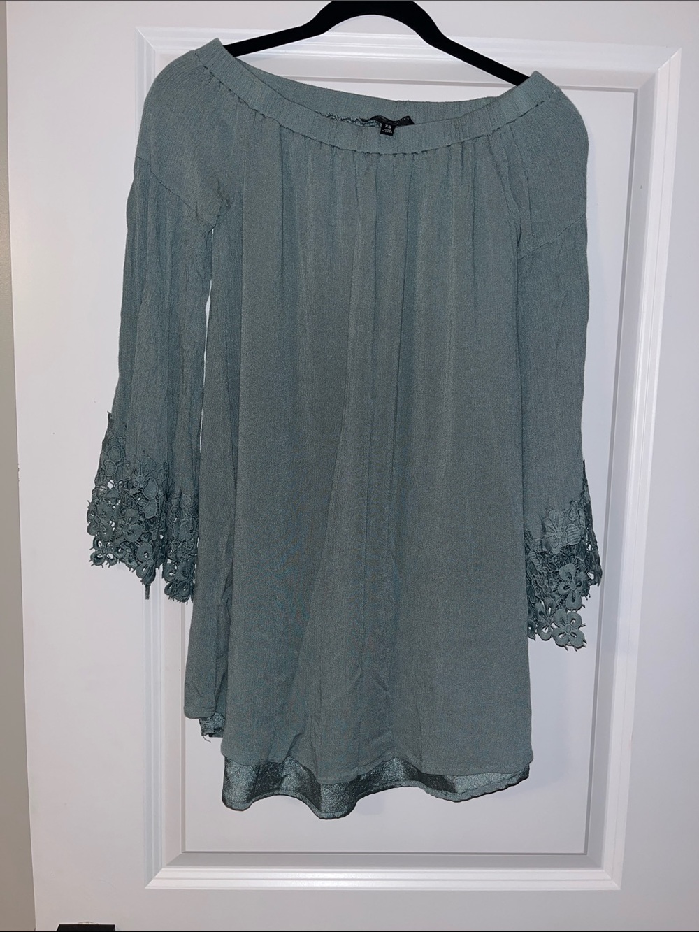 Romeo & Juliet Couture Sage-Grey Off-Shoulder Tunic with Crochet Lace Trim (XS)